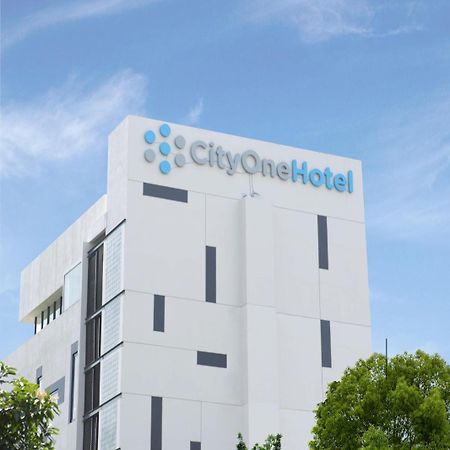 Citrip Hotel Simpang Lima Semarang Exterior photo