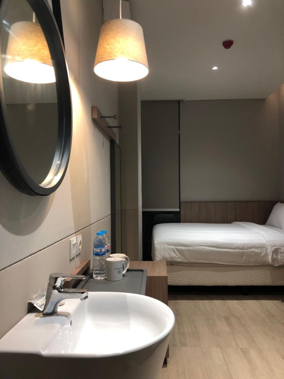 Citrip Hotel Simpang Lima Semarang Exterior photo